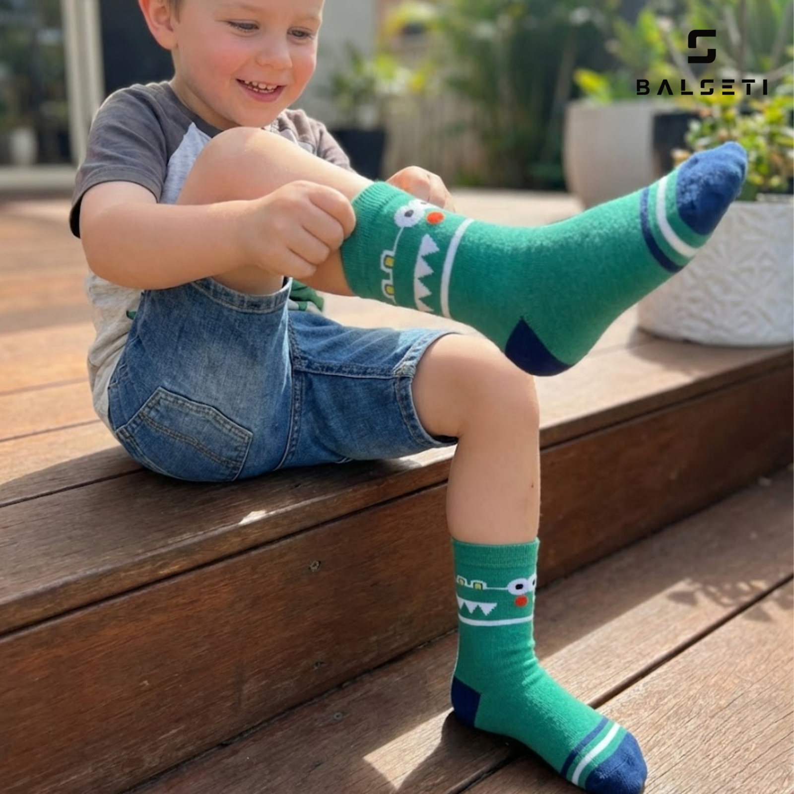 Calcetines para niños divertidos y con rayas de colores