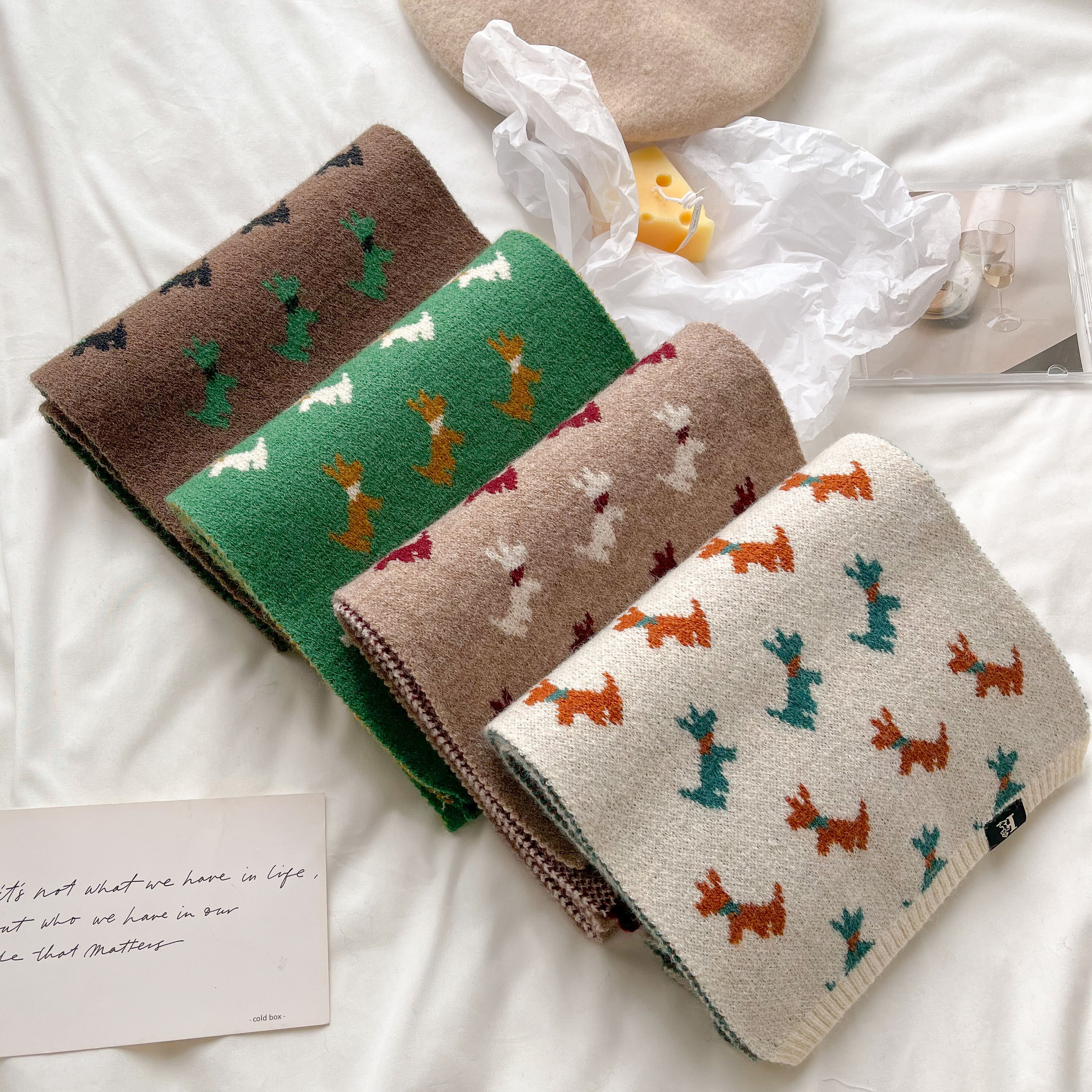 Bufanda calentita de colores con estampado de perritos