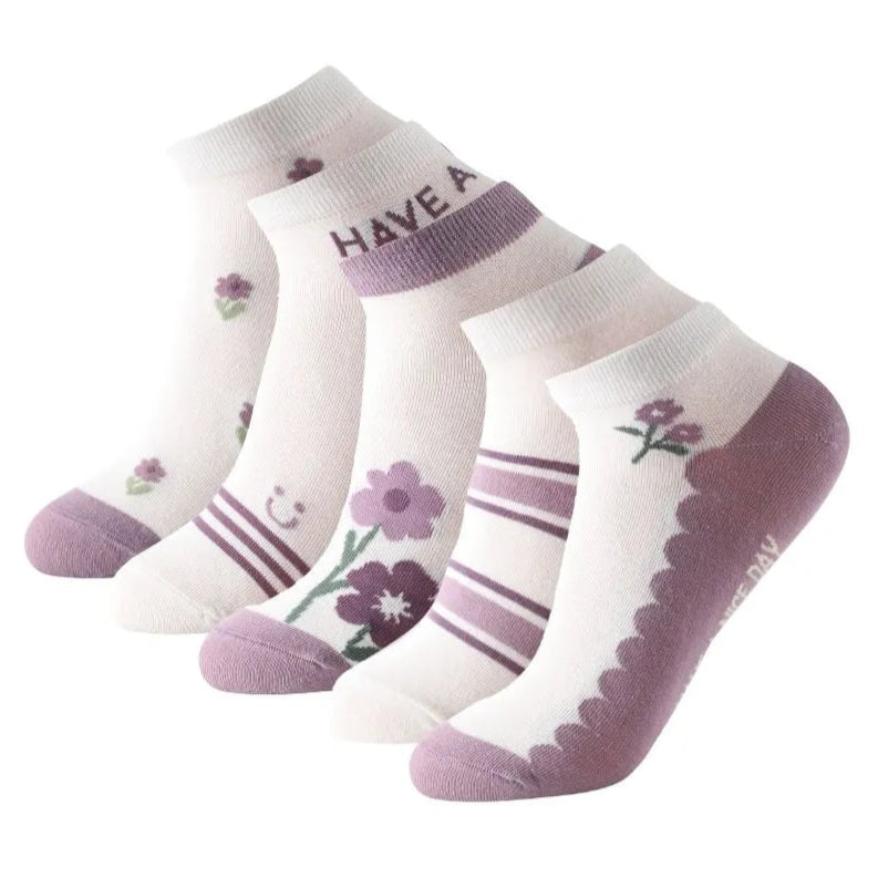 Calcetines tobilleros con dibujos de flores en lila y morado