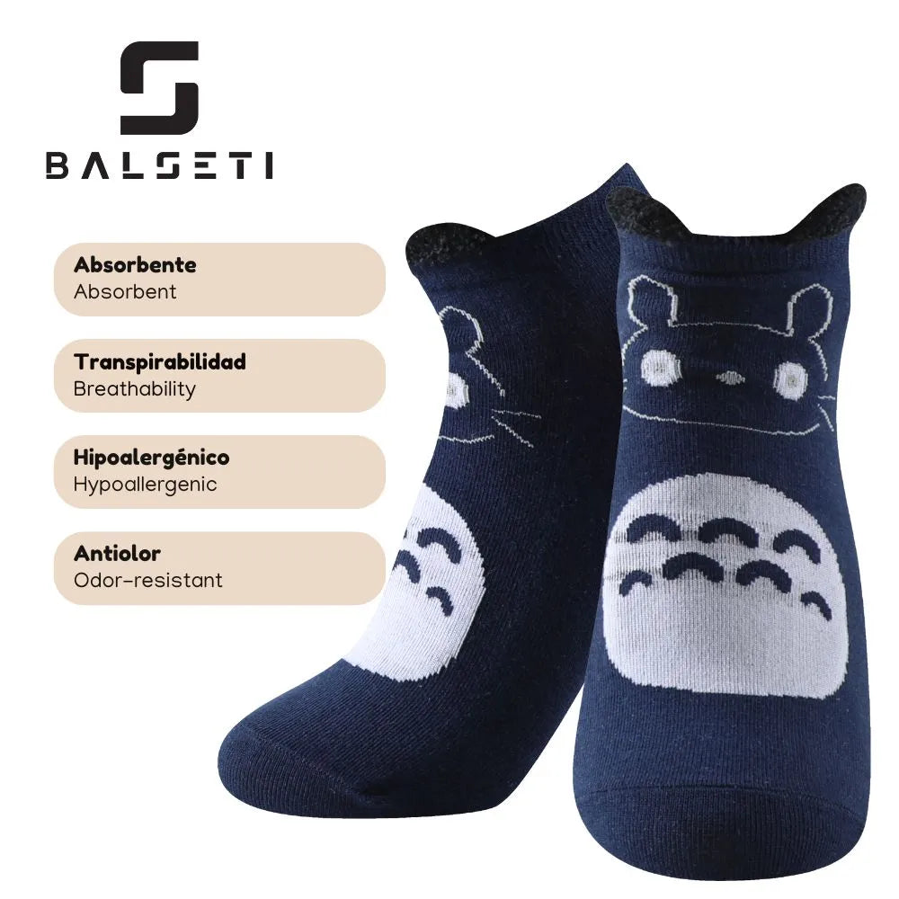 Calcetines tobilleros de gatos con orejitas sobre varios colores