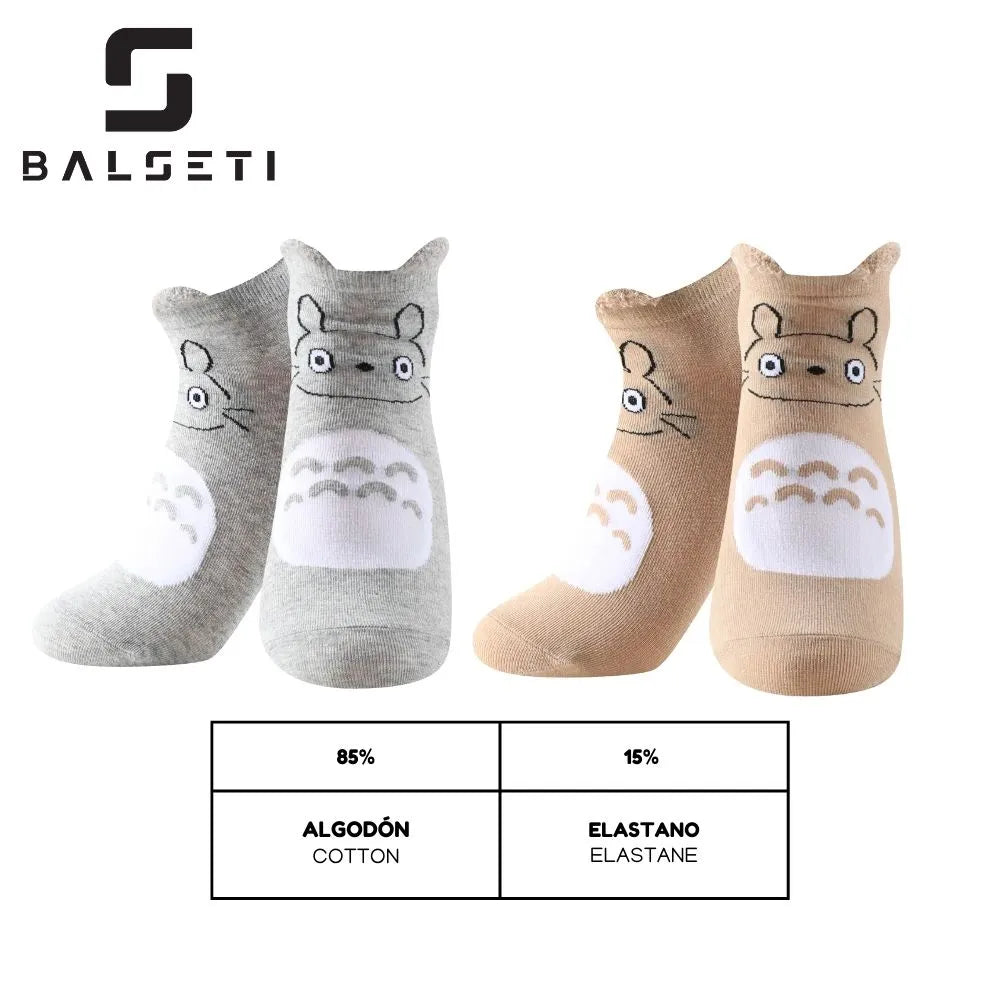 Calcetines tobilleros de gatos con orejitas sobre varios colores