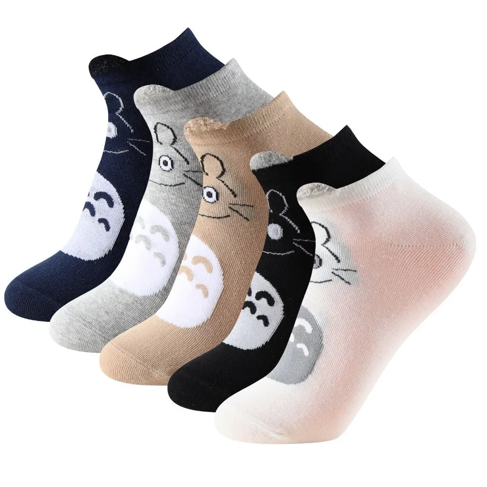 Calcetines tobilleros de gatos con orejitas sobre varios colores