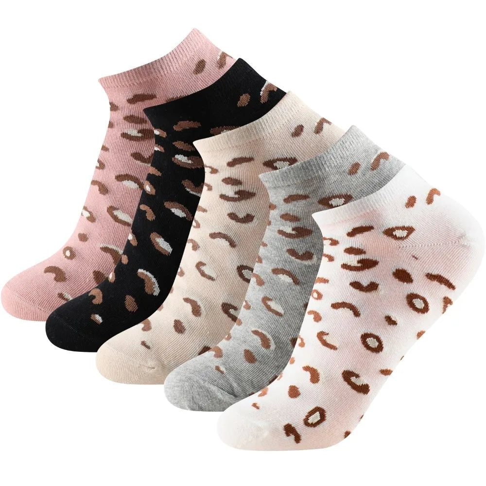Calcetines tobilleros de leopardo sobre varios colores