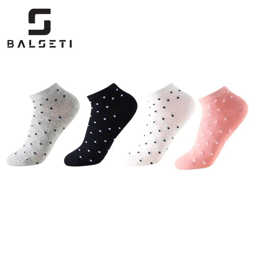 Calcetines tobilleros de lunares sobre varios colores