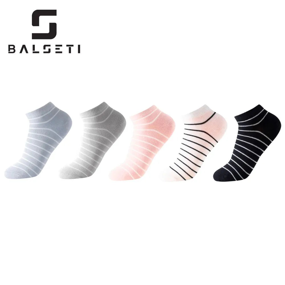 Calcetines tobilleros a rayas sobre varios colores