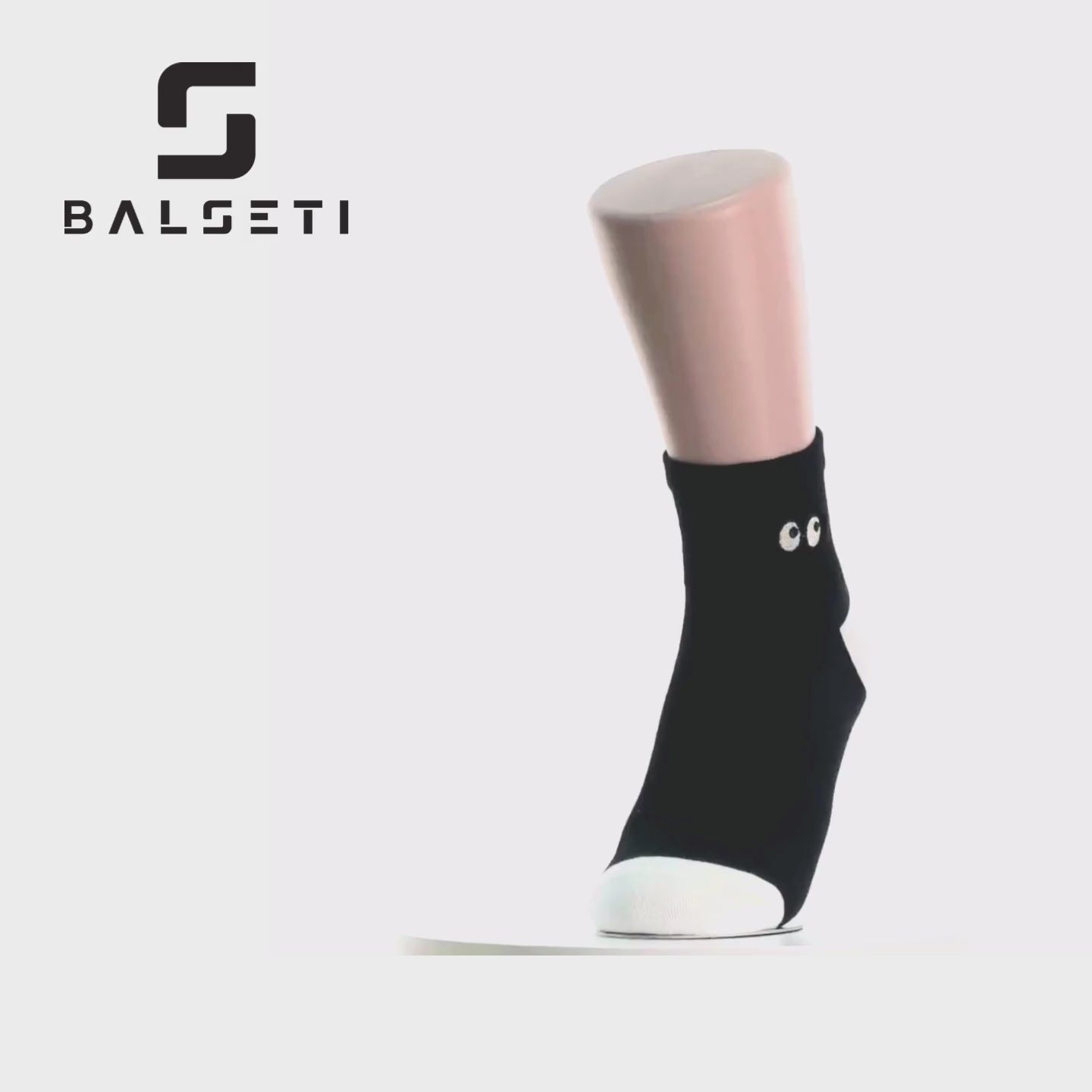 Cargar vídeo: Calcetines tobilleros a rayas blancas y negras con ojitos